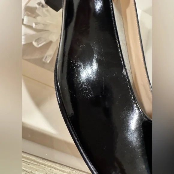 Ferragamo Black Bow Pumps. Size 7 1/2 B. - Picture 4 of 7